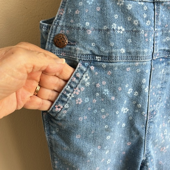 Osh Kosh Toddler Girls Daisy Print Classic Denim Overalls Size 4T - Picture 4 of 9